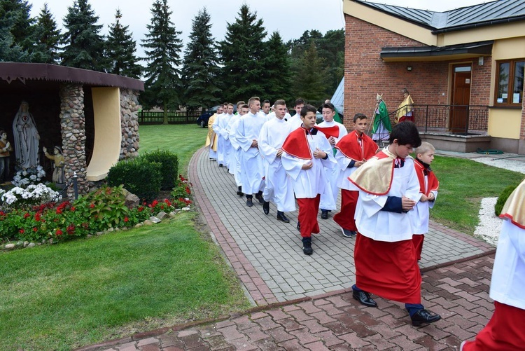 Poświęcenie kościoła w Brzezinach Stojeszyńskich. 