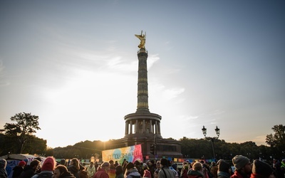 Aktywiści klimatyczni blokują ruch w centrum Berlina