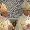 Bp Adam Odzimek (z prawej) oraz bp Henryk Tomasik obchodzili 1 czerwca tego roku złoty jubileusz świeceń kapłańskich.