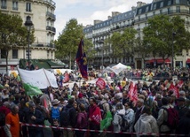 600 tys. Francuzów na marszu przeciw in vitro bez ojca