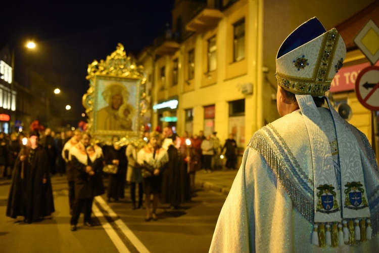 Suma i procesja różańcowa w bocheńskim sanktuarium
