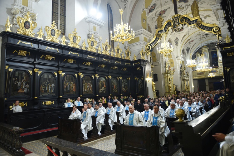 Suma i procesja różańcowa w bocheńskim sanktuarium