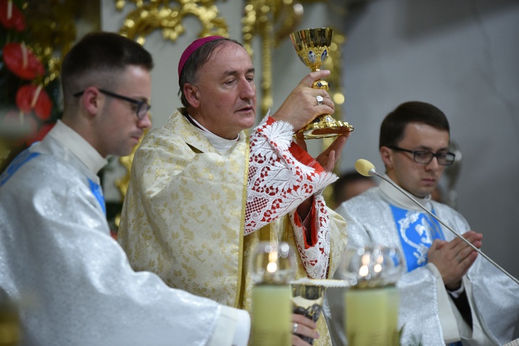 Suma i procesja różańcowa w bocheńskim sanktuarium