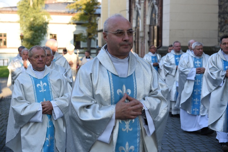 Suma i procesja różańcowa w bocheńskim sanktuarium