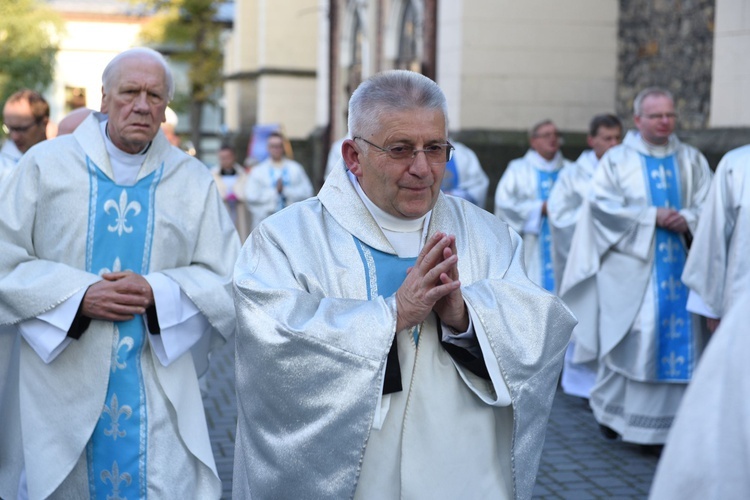 Suma i procesja różańcowa w bocheńskim sanktuarium