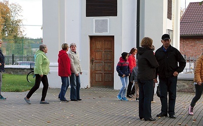 	Historyczna plansza jest wmurowana na dzwonnicy przy kościele.