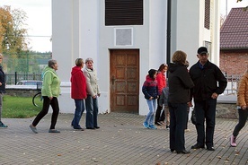 	Historyczna plansza jest wmurowana na dzwonnicy przy kościele.