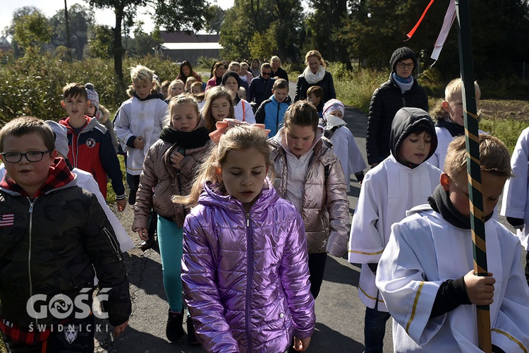 Pielgrzymka dzieci do Piotrówka