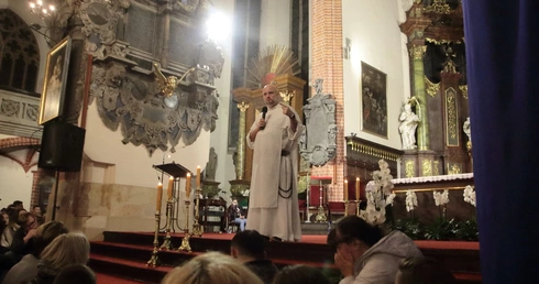 Tłumy na o. Szustaku