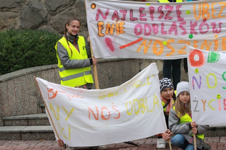 Odblaskowa szkoła w Rdziostowie