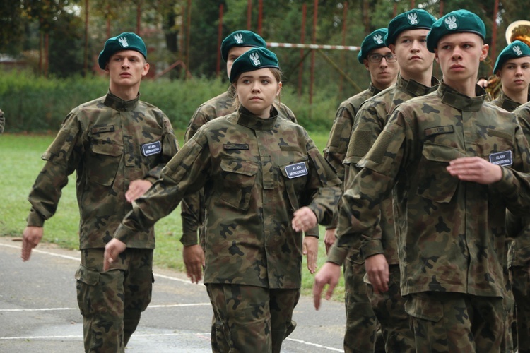 Ślubowanie klas pierwszych w KLO w Henrykowie