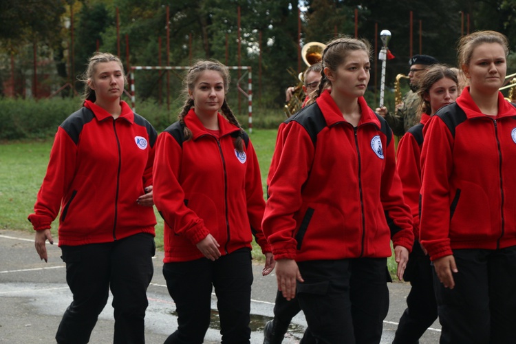 Ślubowanie klas pierwszych w KLO w Henrykowie