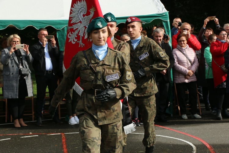 Ślubowanie klas pierwszych w KLO w Henrykowie