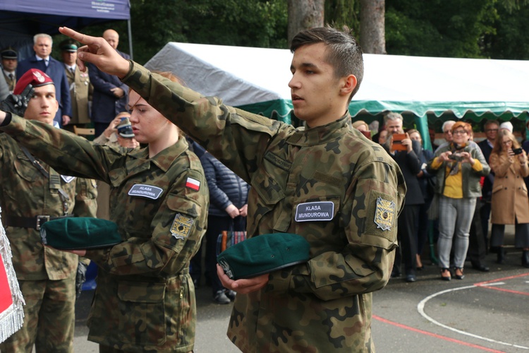 Ślubowanie klas pierwszych w KLO w Henrykowie