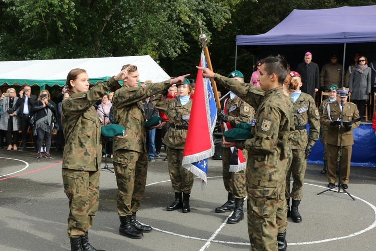 Ślubowanie klas pierwszych w KLO w Henrykowie