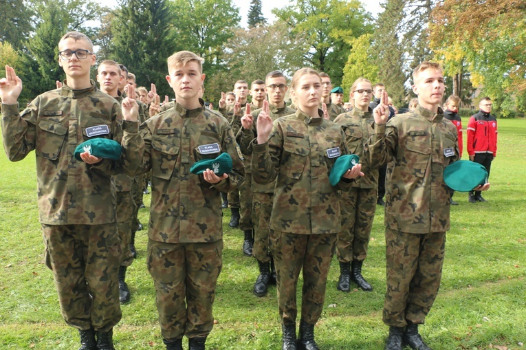 Ślubowanie klas pierwszych w KLO w Henrykowie