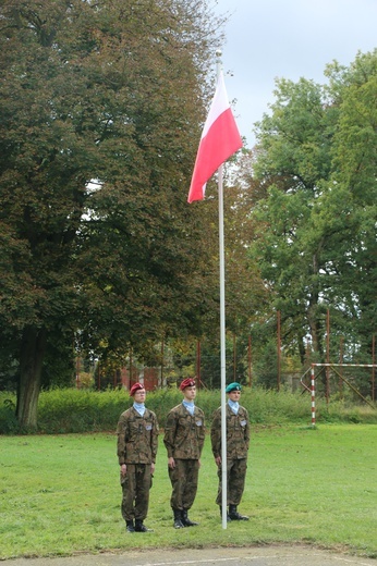 Ślubowanie klas pierwszych w KLO w Henrykowie