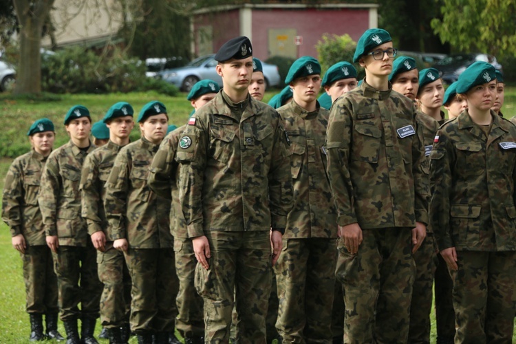 Ślubowanie klas pierwszych w KLO w Henrykowie