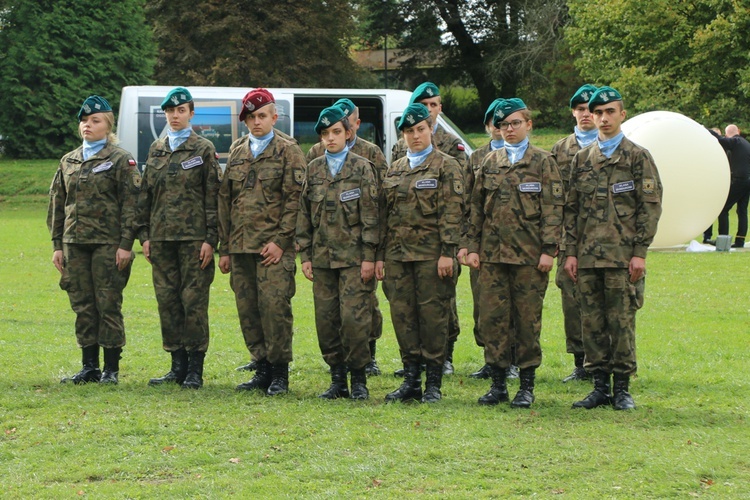 Ślubowanie klas pierwszych w KLO w Henrykowie