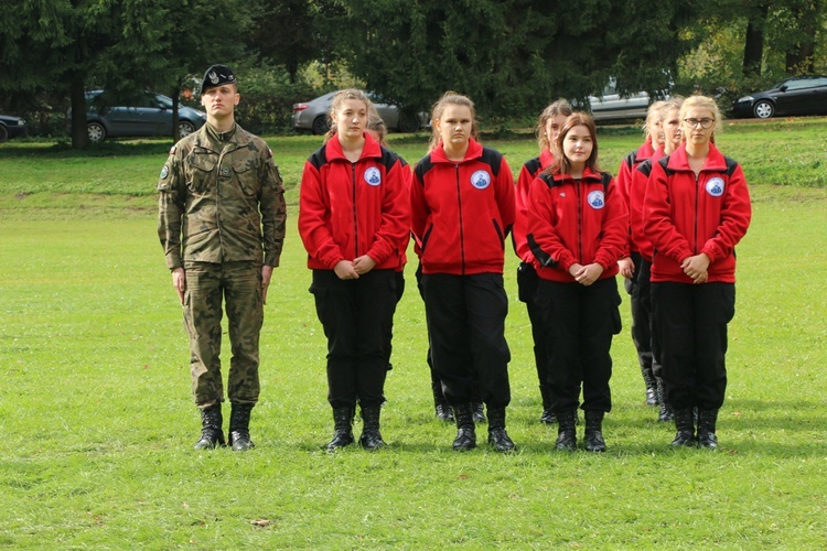 Ślubowanie klas pierwszych w KLO w Henrykowie