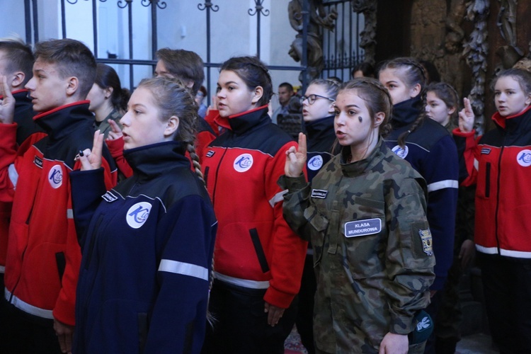 Ślubowanie klas pierwszych w KLO w Henrykowie