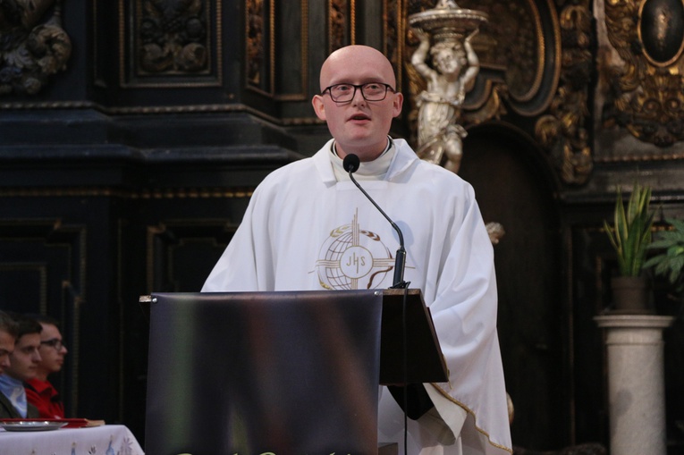 Ślubowanie klas pierwszych w KLO w Henrykowie