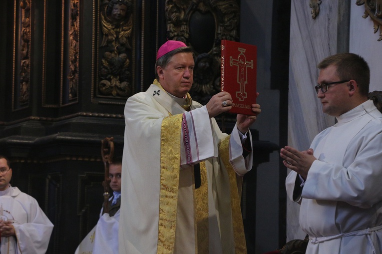 Ślubowanie klas pierwszych w KLO w Henrykowie