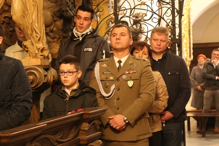 Ślubowanie klas pierwszych w KLO w Henrykowie