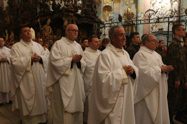 Ślubowanie klas pierwszych w KLO w Henrykowie