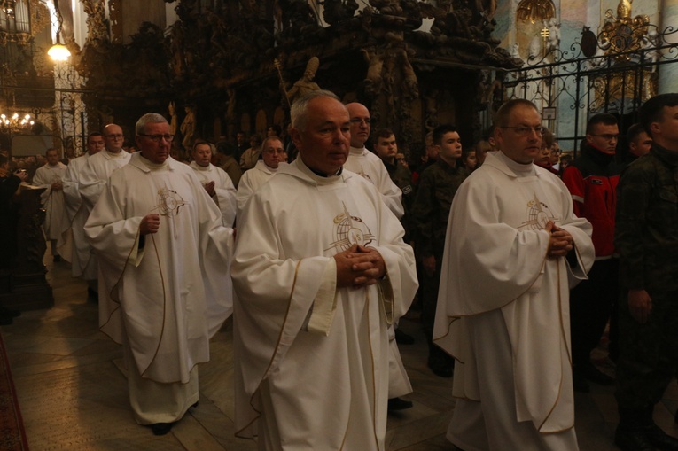 Ślubowanie klas pierwszych w KLO w Henrykowie