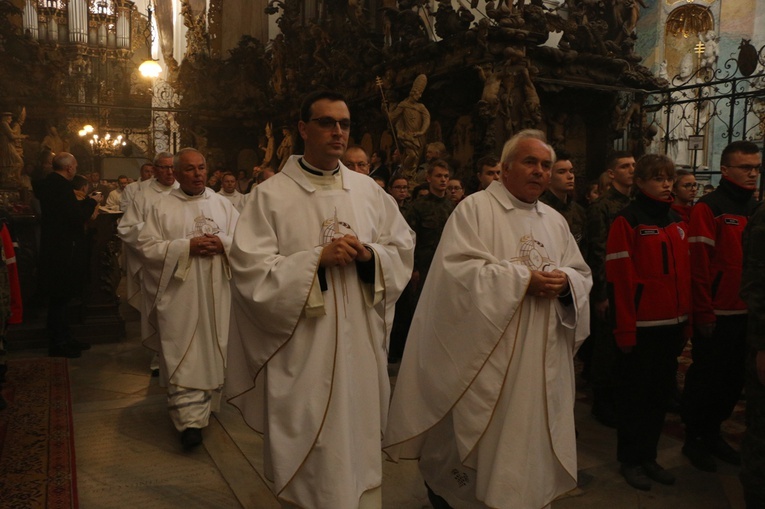 Ślubowanie klas pierwszych w KLO w Henrykowie