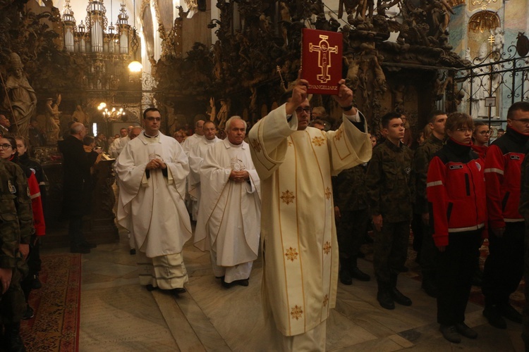 Ślubowanie klas pierwszych w KLO w Henrykowie