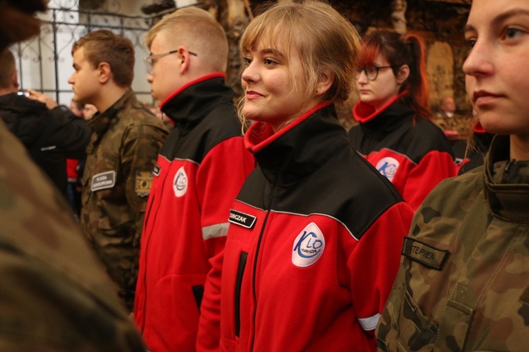 Ślubowanie klas pierwszych w KLO w Henrykowie