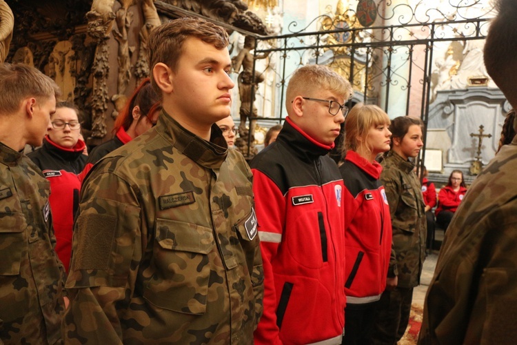 Ślubowanie klas pierwszych w KLO w Henrykowie