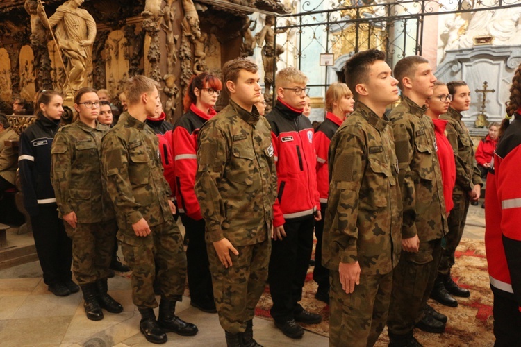 Ślubowanie klas pierwszych w KLO w Henrykowie