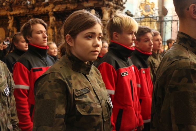 Ślubowanie klas pierwszych w KLO w Henrykowie