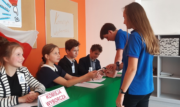 Śląskie. 121 szkół zgłosiło się do programu "Młodzi Głosują"