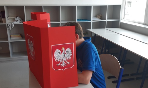 Śląskie. 121 szkół zgłosiło się do programu "Młodzi Głosują"