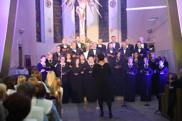Koncert chórów w Ostrowcu Świętokrzyskim. 