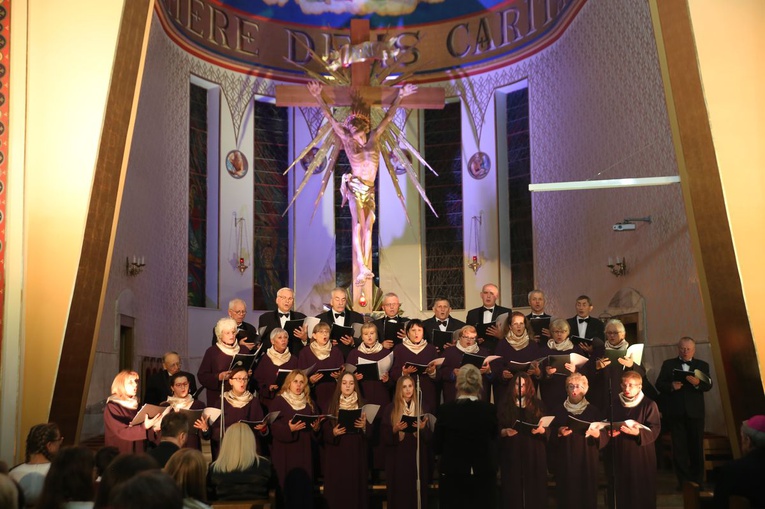Koncert chórów w Ostrowcu Świętokrzyskim. 