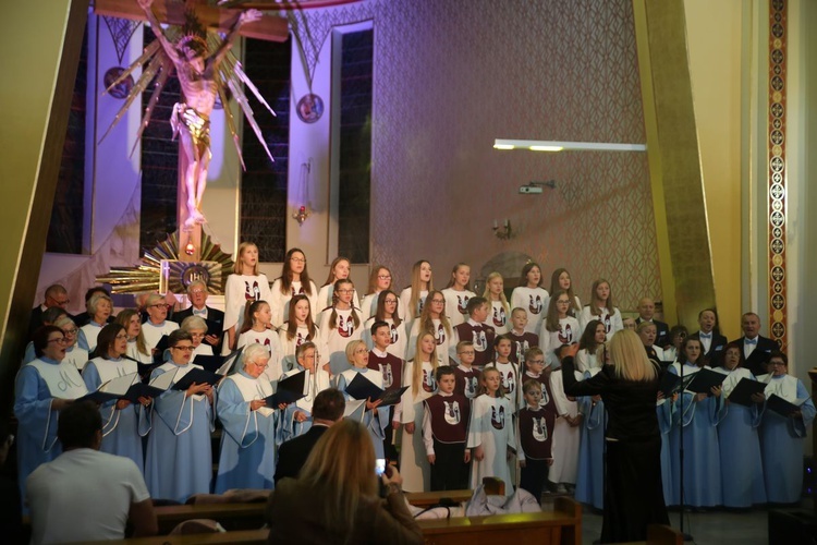 Koncert chórów w Ostrowcu Świętokrzyskim. 