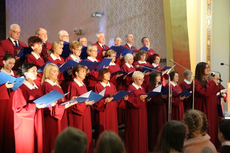 Koncert chórów w Ostrowcu Świętokrzyskim. 