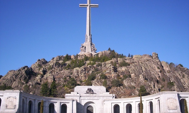 Ekshumacja Franco przed 25 października