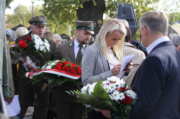 Odsłonięcie pomnika ks. Gurgacza w Łabowej