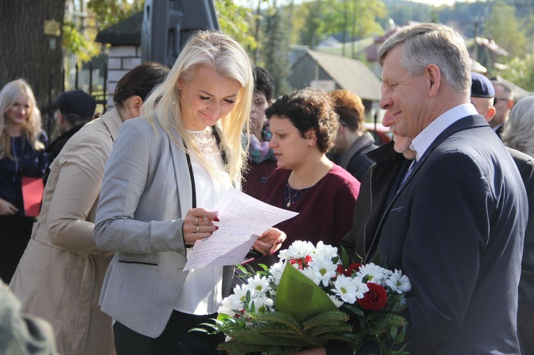 Odsłonięcie pomnika ks. Gurgacza w Łabowej