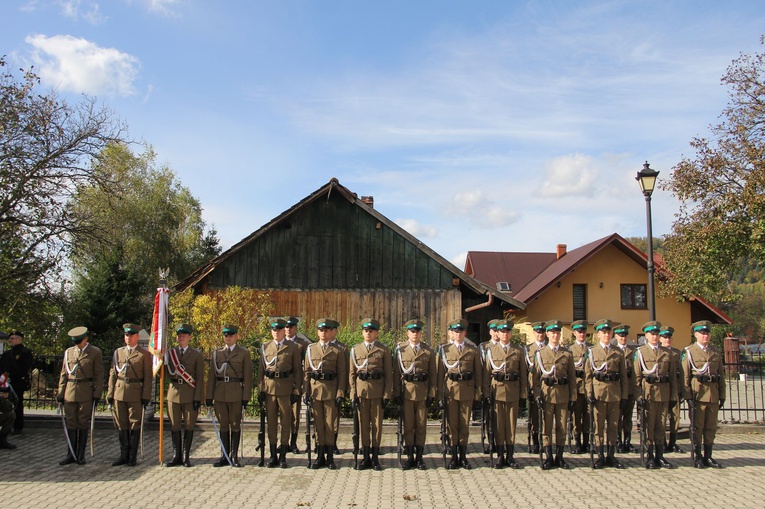 Odsłonięcie pomnika ks. Gurgacza w Łabowej