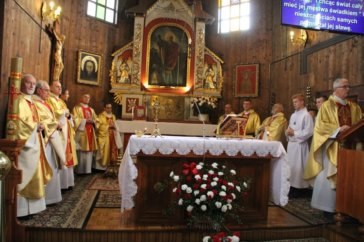 Odsłonięcie pomnika ks. Gurgacza w Łabowej