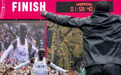 Eliud Kipchoge pierwszym człowiekiem, który przebiegł maraton poniżej 2 godzin!