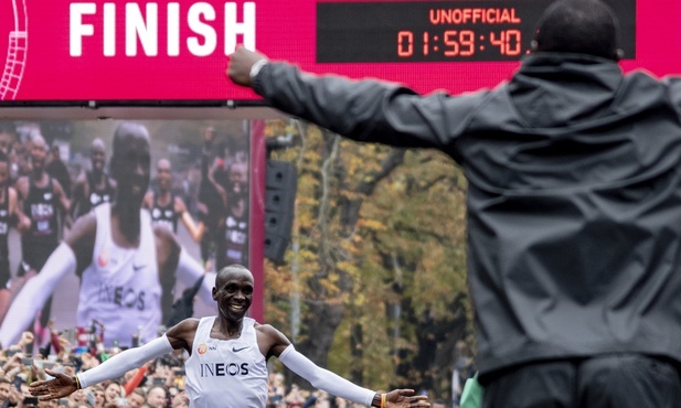 Eliud Kipchoge pierwszym człowiekiem, który przebiegł maraton poniżej 2 godzin!