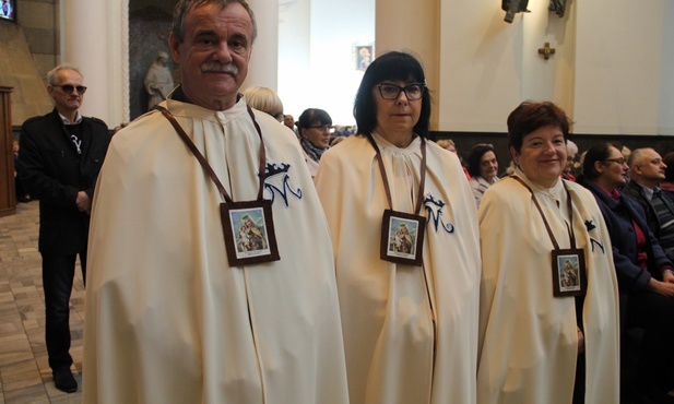 Katowice. Żywy Różaniec w katedrze
